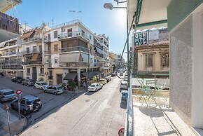 Bright 2 Bdrm apt in the Heart of Athens