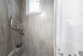 Bright 2 Bdrm apt in the Heart of Athens