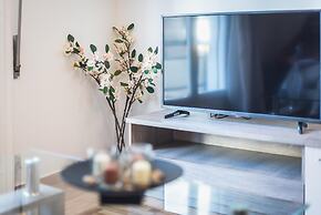 Bright 2 Bdrm apt in the Heart of Athens