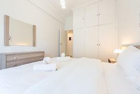 Bright 2 Bdrm apt in the Heart of Athens