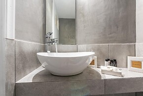 Bright 2 Bdrm apt in the Heart of Athens