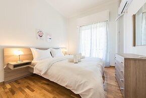 Bright 2 Bdrm apt in the Heart of Athens