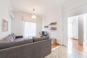 Bright 2 Bdrm apt in the Heart of Athens