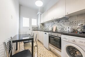 Bright 2 Bdrm apt in the Heart of Athens