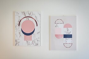 Bright 2 Bdrm apt in the Heart of Athens