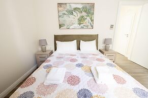 Ancient Athens Great Apt Home Office w Acropolis View