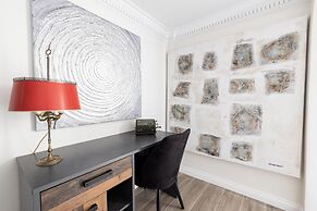 Ancient Athens Great Apt Home Office w Acropolis View