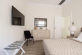 Ancient Athens Great Apt Home Office w Acropolis View