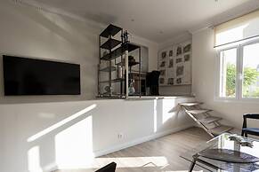 Ancient Athens Great Apt Home Office w Acropolis View