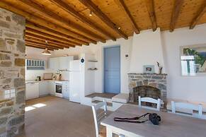 An Amazing Stone Villa-b in Serifos w Shared Pool