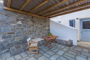 An Amazing Stone Villa-b in Serifos w Shared Pool