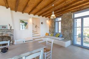An Amazing Stone Villa-b in Serifos w Shared Pool