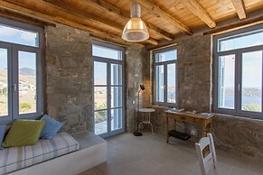 An Amazing Stone Villa-b in Serifos w Shared Pool