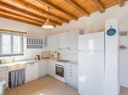 An Amazing Stone Villa-b in Serifos w Shared Pool