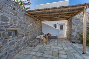 An Amazing Stone Villa-b in Serifos w Shared Pool