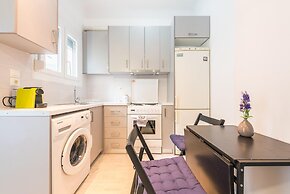 Sweet and Central apt for 2 Fresh Paint feb 2024