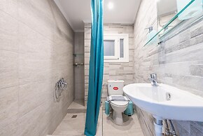 Sweet and Central apt for 2 Fresh Paint feb 2024