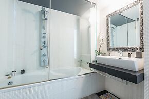 Traveler s Dream 4 Brdm Renovated Penthouse