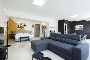 Hip And Fun in Athens Apt A