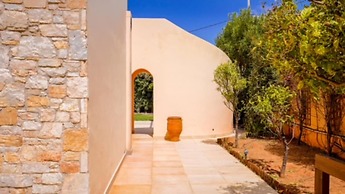 Deluxe 5 Bdrm Villa w Pool Next to the Beach