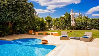 Deluxe 5 Bdrm Villa w Pool Next to the Beach