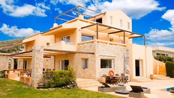 Deluxe 5 Bdrm Villa w Pool Next to the Beach