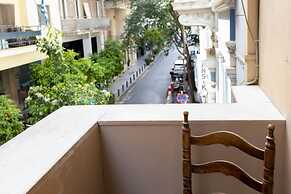 Ideal 4 bdr Apartment in Plaka for 10