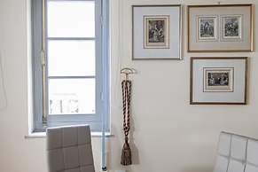 Ideal 4 bdr Apartment in Plaka for 10