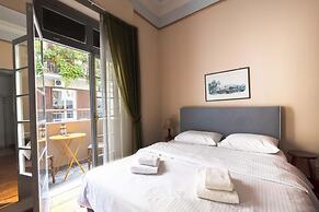 Ideal 4 bdr Apartment in Plaka for 10