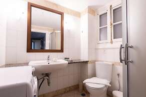 Ideal 4 bdr Apartment in Plaka for 10