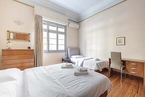 Ideal 4 bdr Apartment in Plaka for 10