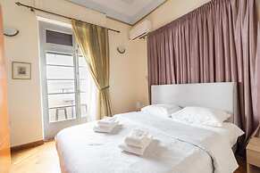 Ideal 4 bdr Apartment in Plaka for 10