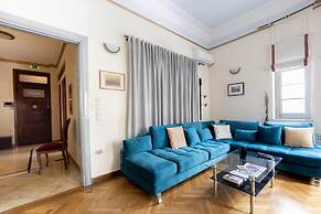 Ideal 4 bdr Apartment in Plaka for 10