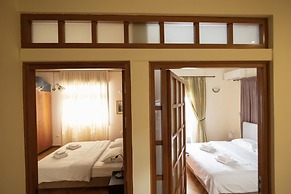 Ideal 4 bdr Apartment in Plaka for 10