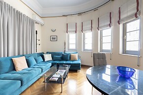 Ideal 4 bdr Apartment in Plaka for 10