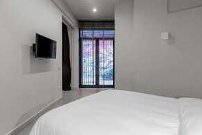 85 sqm in the Heart of Athens w Rooftop Deck