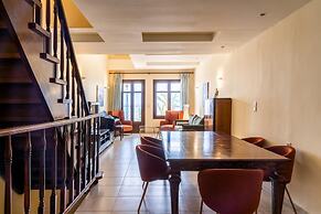 George s Poet Maisonette