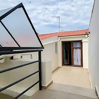 George s Poet Maisonette