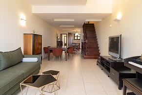 George s Poet Maisonette