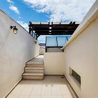 George s Poet Maisonette