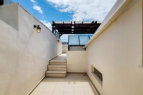 George s Poet Maisonette