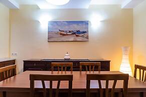 George s Poet Maisonette