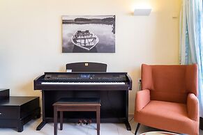 George s Poet Maisonette