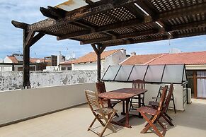 George s Poet Maisonette