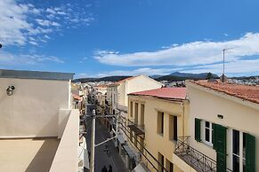 George s Poet Maisonette