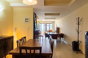 George s Poet Maisonette