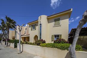 Sirina Waterfront House