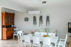 Sirina Waterfront House