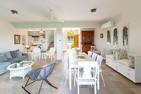 Sirina Waterfront House