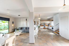 Sirina Waterfront House